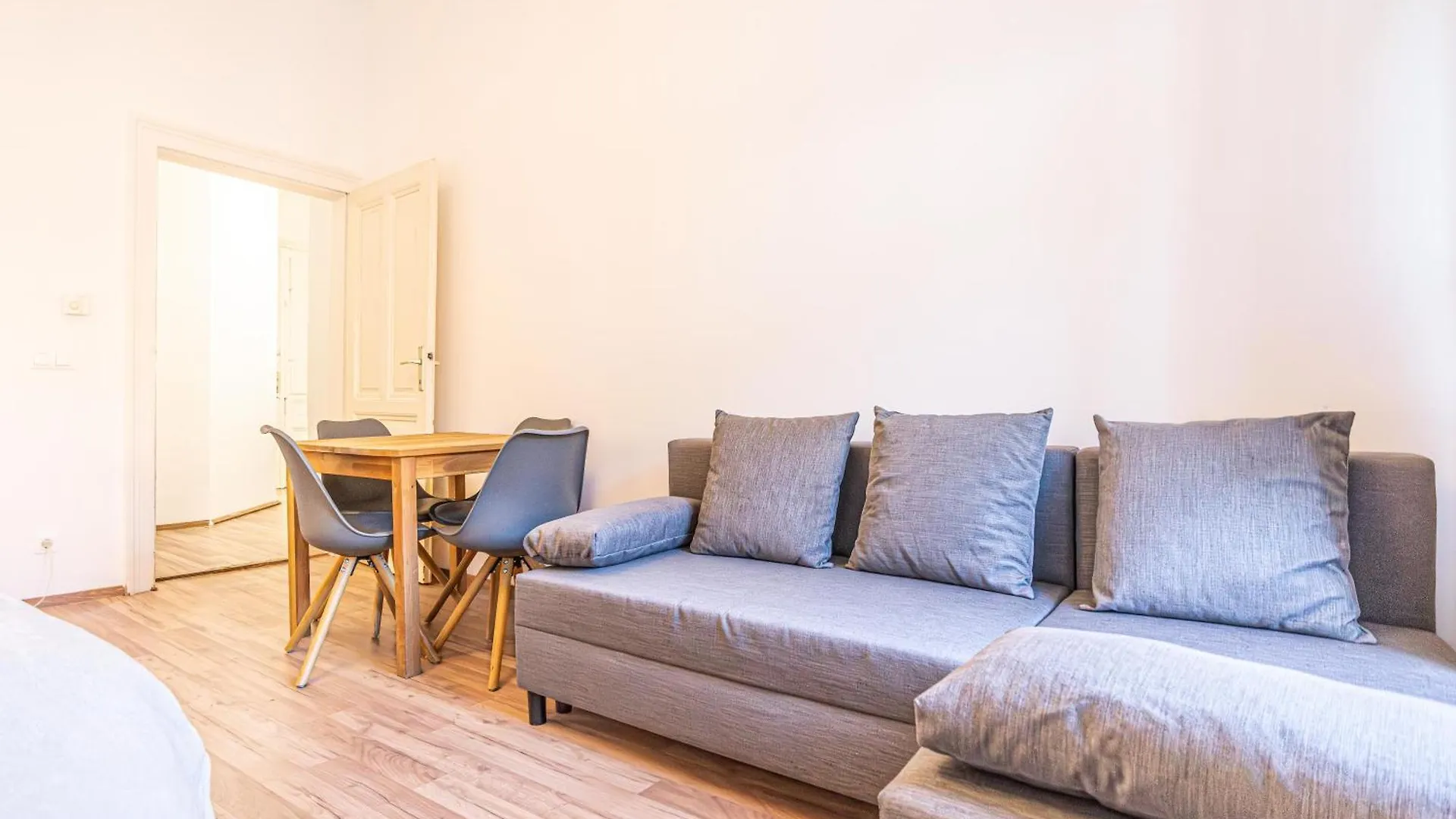 City Living, Suburban Feel 1Br Apt. At Prime Spot Vídeň 0*,  Rakousko