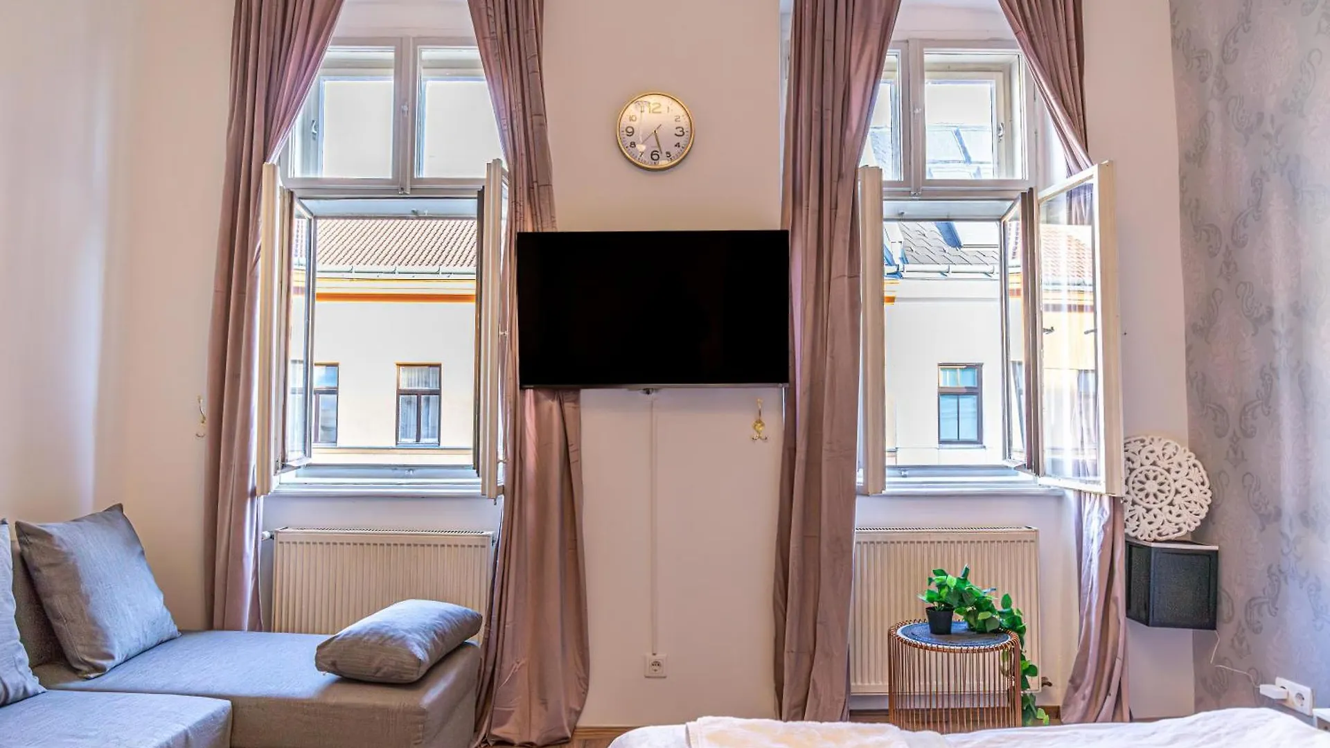 City Living, Suburban Feel 1Br Apt. At Prime Spot Vídeň 0*,  Rakousko